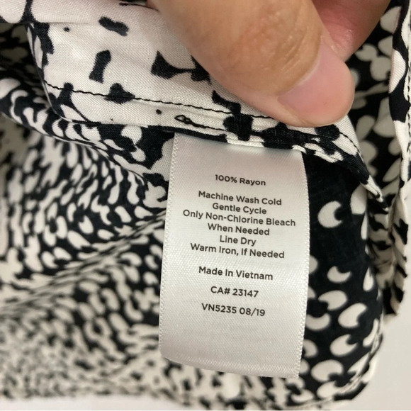 Talbots Black White Floral Tie Front Ultra Soft Rayon Blouse size Large - Picture 7 of 9
